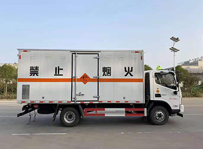 双台子爆破器材运输车