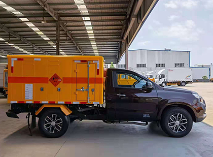 双台子爆破器材运输车